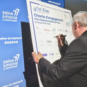 https://eau.seine-et-marne.fr/sites/eau.seine-et-marne.fr/files/styles/300x300/public/media/images/54571996743_aa1d79cce4_k.jpg?itok=KaEmSYcG