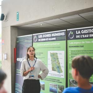 https://eau.seine-et-marne.fr/sites/eau.seine-et-marne.fr/files/styles/300x300/public/media/images/forum-de-leau-2025-expo-77.jpg?itok=zhtNvx4k