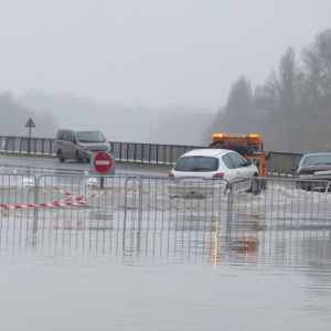 https://eau.seine-et-marne.fr/sites/eau.seine-et-marne.fr/files/styles/300x300/public/media/images/inondation_dammarieleslys_2016_894.png?itok=wWyuR67v