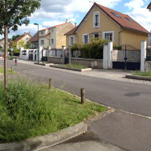 https://eau.seine-et-marne.fr/sites/eau.seine-et-marne.fr/files/styles/300x300/public/media/images/vaires-sur-marne-syndicat-marne-vive.jpg?itok=sNXrSwdA