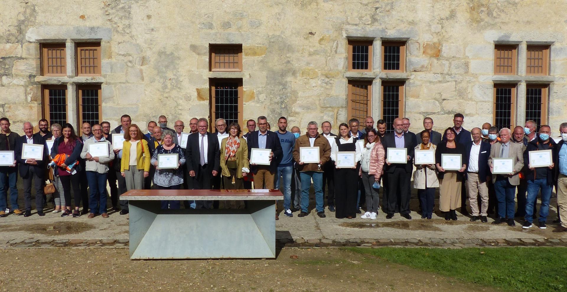 Les représentants des communes lauréates du Trophée ZÉRO PHYT'Eau en 2021 au Château de Blandy-les-Tours