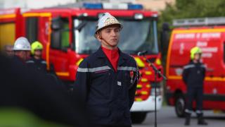Des pompiers du SDISS 77 avec leurs véhicules de secours