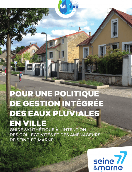 La couverture du guide " Pour une gestion intégrée des eaux pluviales en ville". Sous-titre: "guide synthétique à l'intention des collectivités et des aménageurs de Seine-et-Marne". La couverture porte les logos du Département de Seine-et-Marne et de la Charte Natur'EAU77.